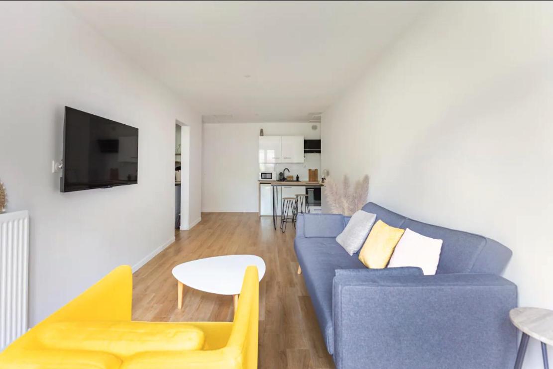 Cityscape Apartment *